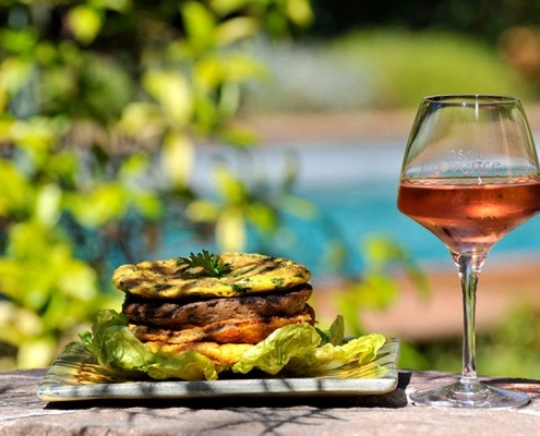 Petits Farcis: a glass of rosé and a snack